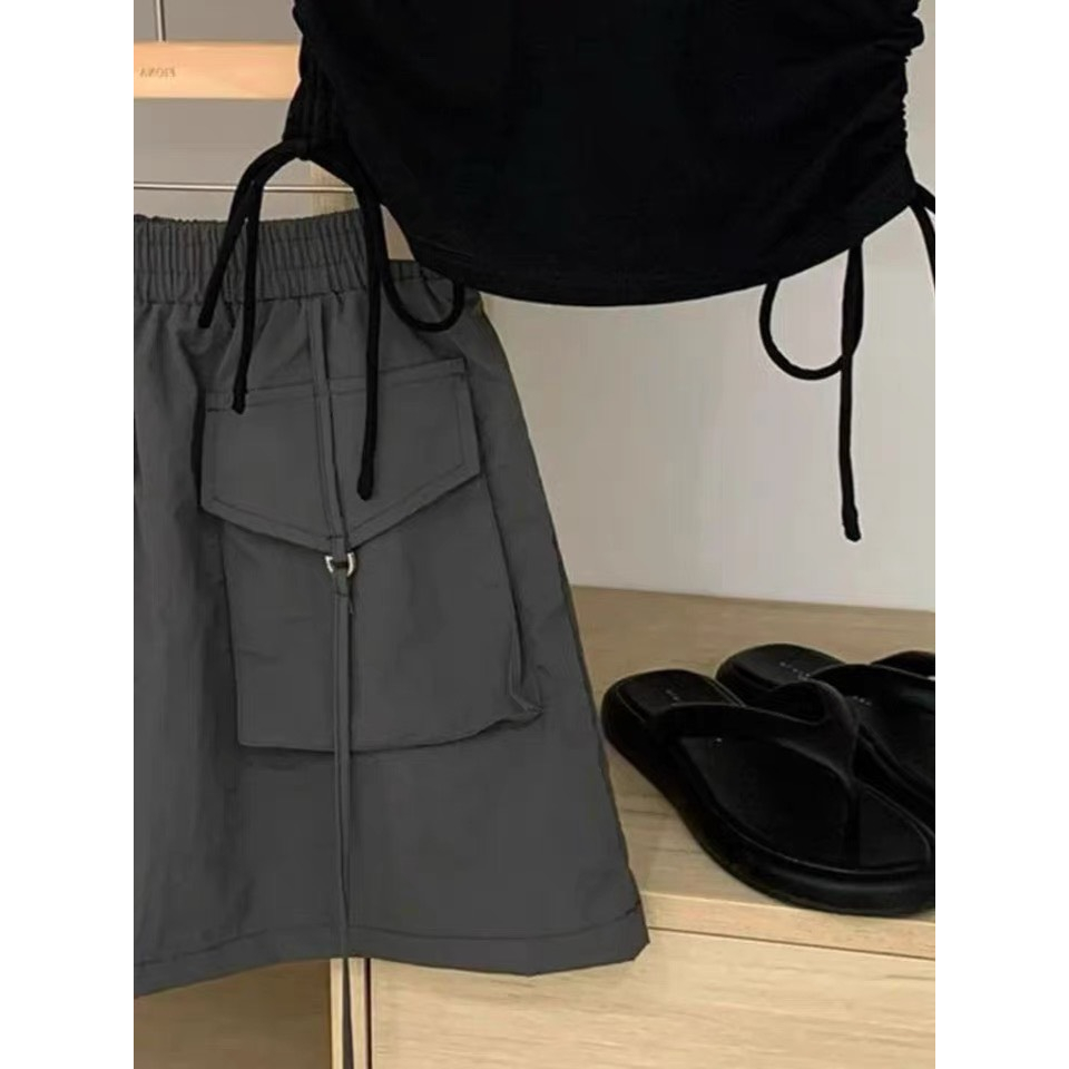 Áo croptop rút eo + chân váy kaki ngắn