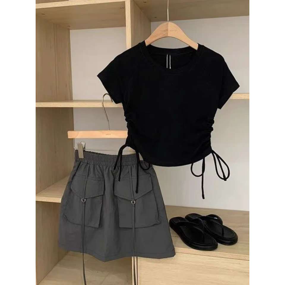 Áo croptop rút eo + chân váy kaki ngắn