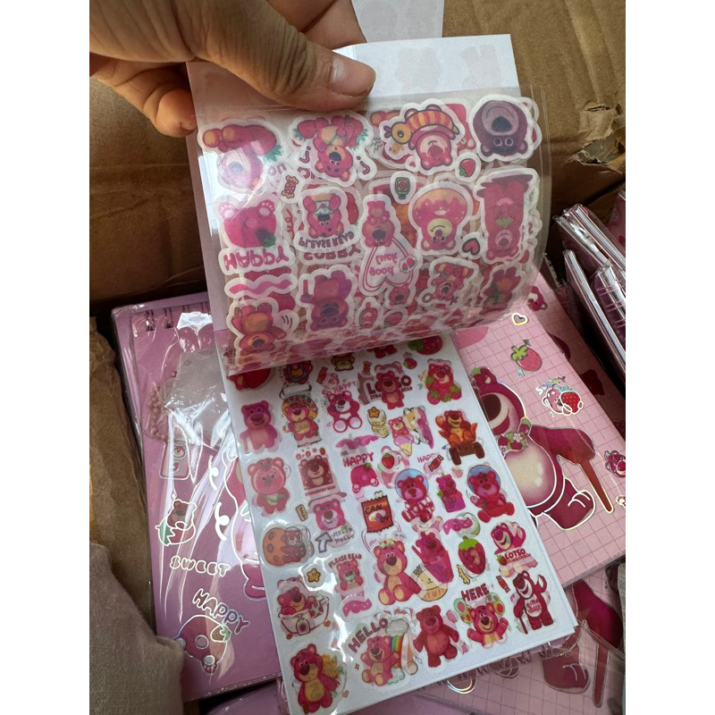Sổ hình dán gấu dâu