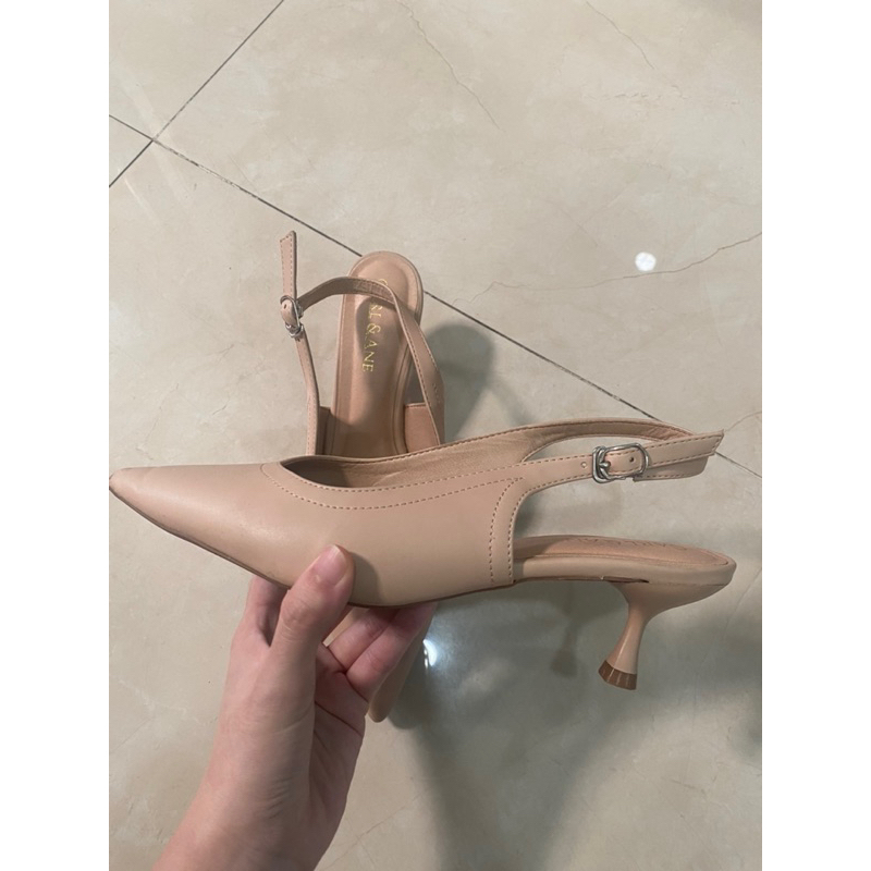 Thanh lý giày cao gót mũi nhọn màu kem