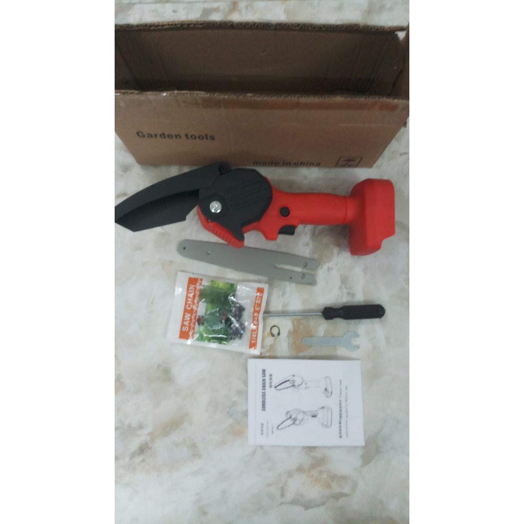 Thân máy cưa xích chạy pin ,cắt cành cây dùng chung chân pin makita