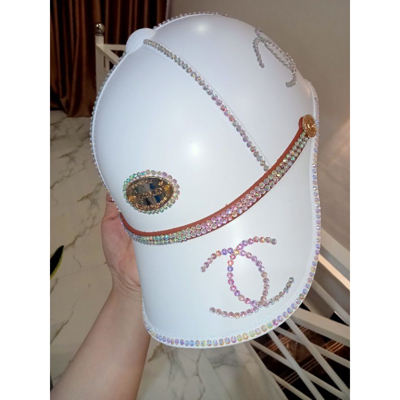 Nón bảo hiểm đính đá thủ công theo yêu cầu