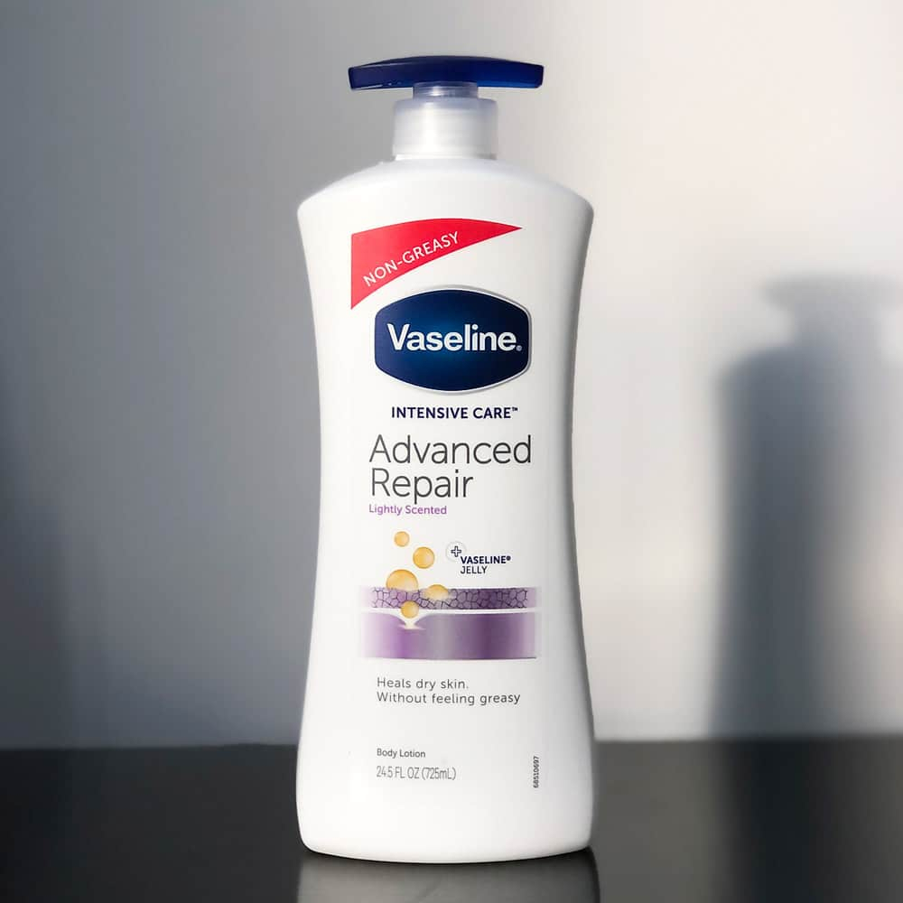 Sữa Dưỡng Thể Vaseline Intensive Care Advanced Repair dành cho da cực kỳ khô 725ML