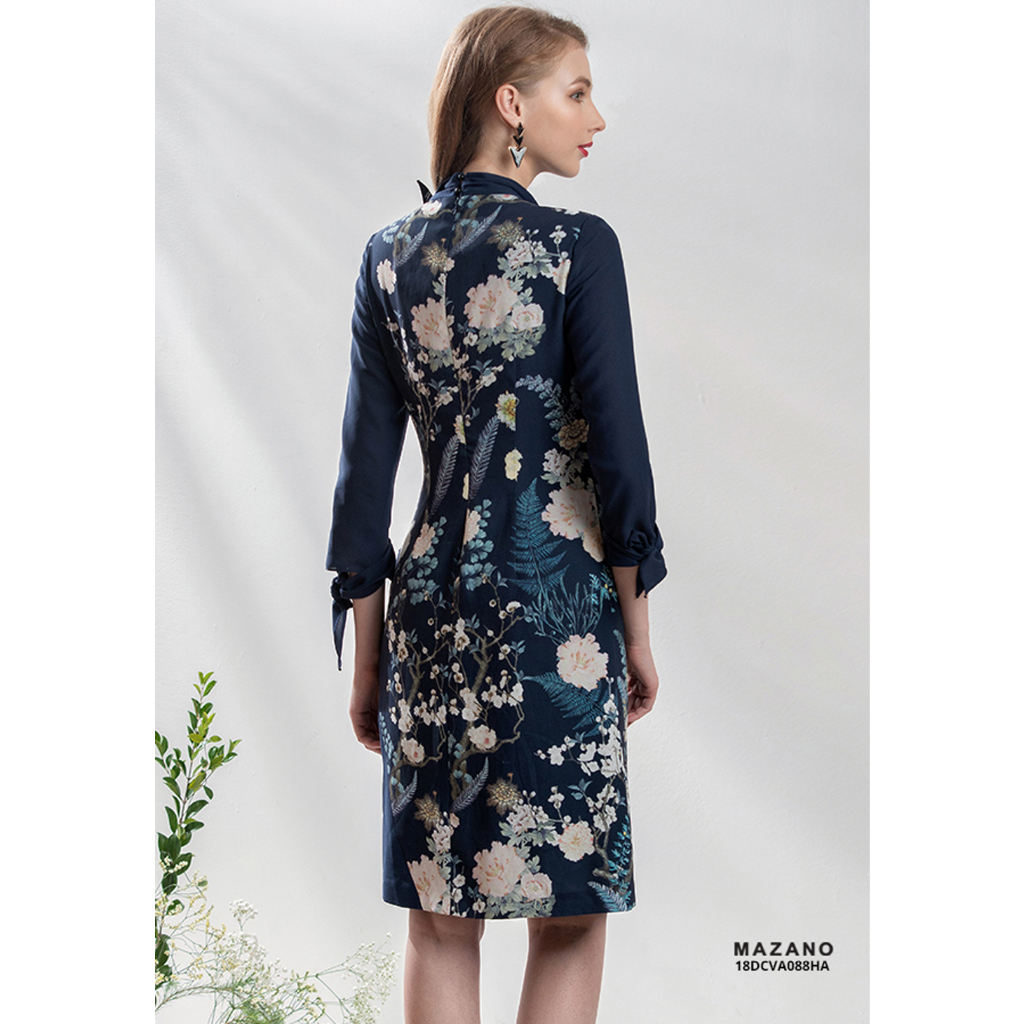 Váy xanh họa tiết thắt nơ cổ Mazano MS 18DCVA088HA
