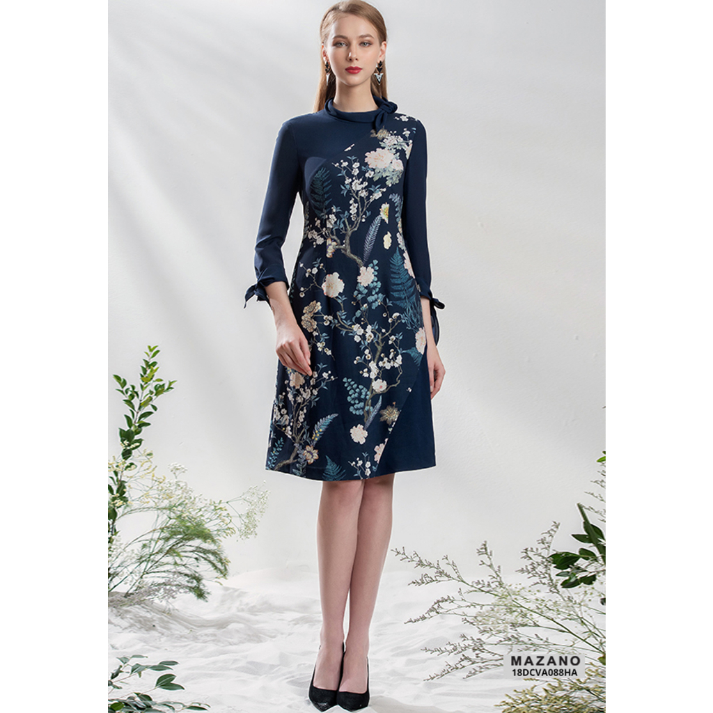 Váy xanh họa tiết thắt nơ cổ Mazano MS 18DCVA088HA