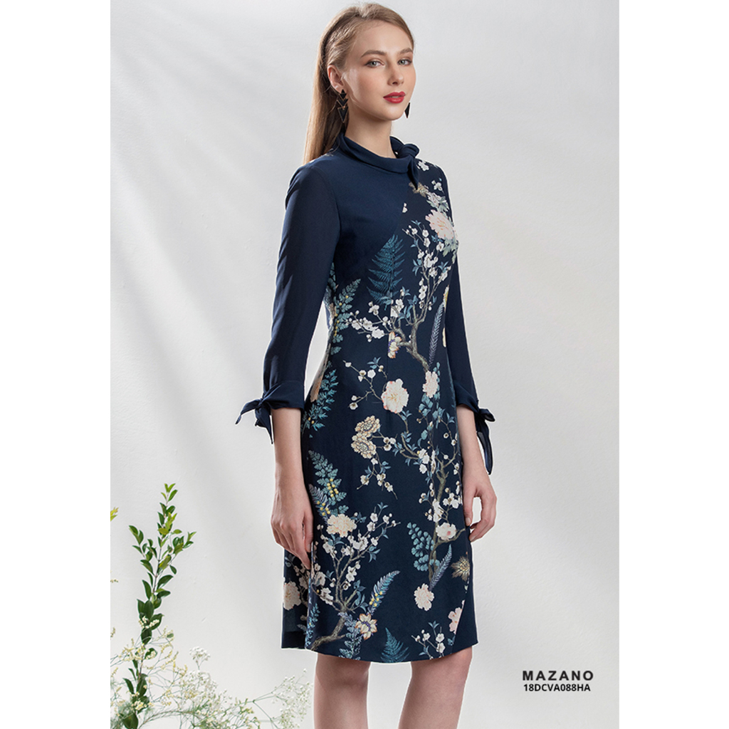 Váy xanh họa tiết thắt nơ cổ Mazano MS 18DCVA088HA