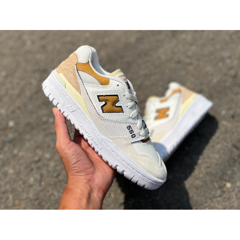 Giày thời trang nữ kem nb550