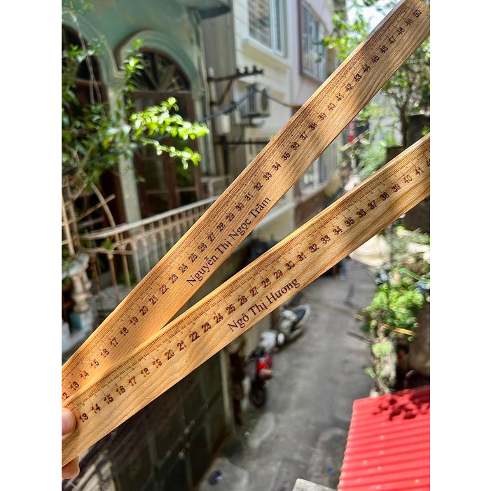 Thước gỗ sồi 30, 50 , 60cm cho học sinh giáo viên có khắc tên , nội dung theo yêu cầu