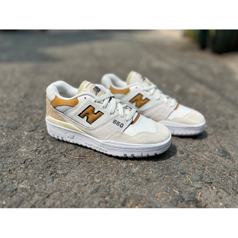 Giày thời trang nữ kem nb550