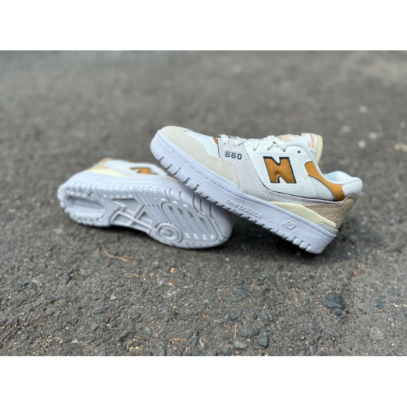 Giày thời trang nữ kem nb550
