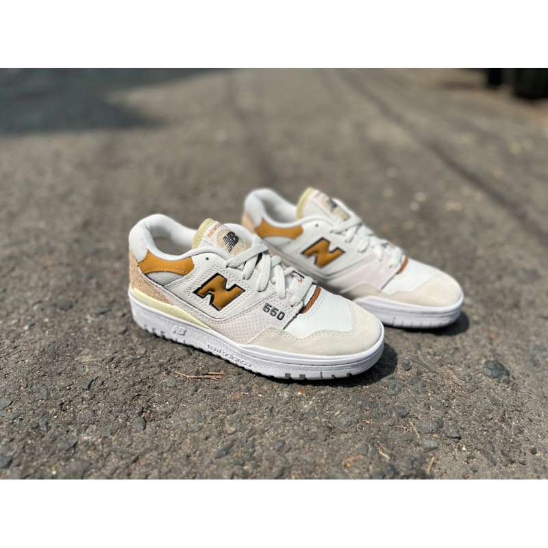 Giày thời trang nữ kem nb550