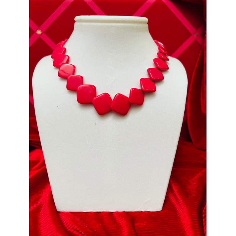 Thanh lý dây chuyền ngắn hạt nhựa