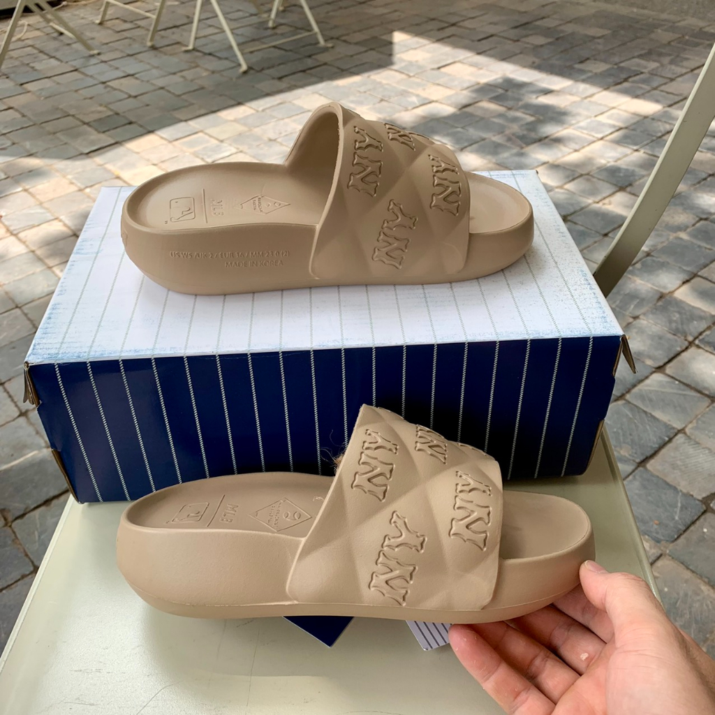 Dép đúc MLB NY bản giới hạn