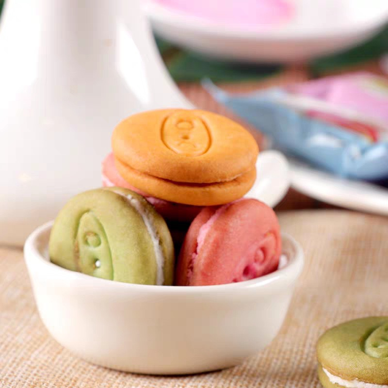 Một gói bánh macaron kem mix đủ vị sắc màu trái cây Merci Food Hongkong gói 300g