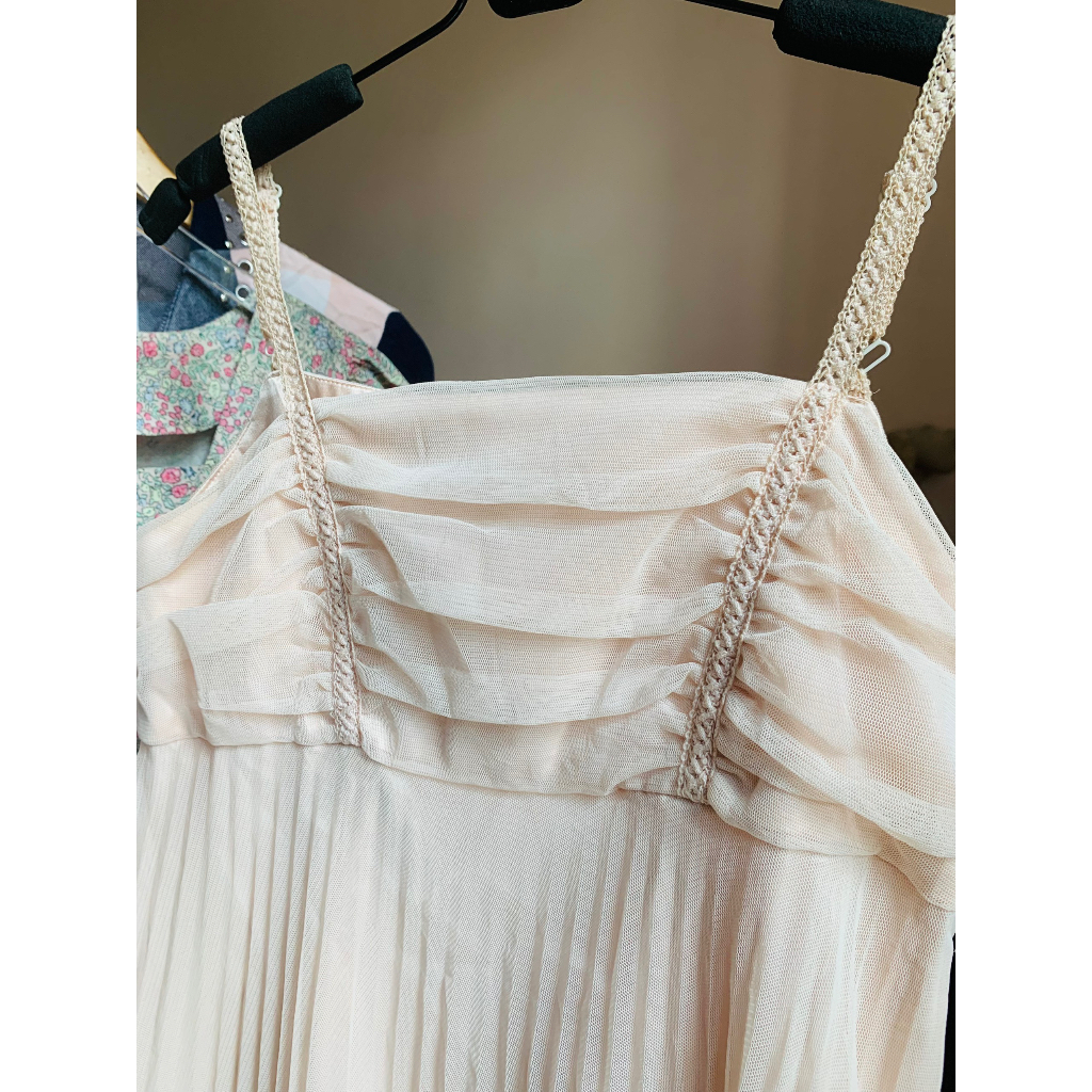 Đầm voan lưới 2 dây màu hồng nude INDIVI