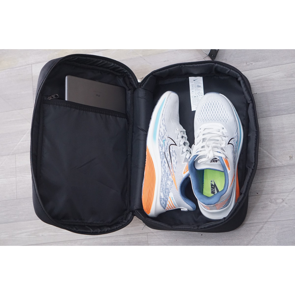 Túi đựng giày thể thao.