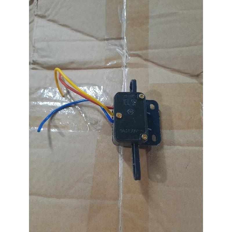 Công Tắc Giật Quạt Hút 2 Chiều HT 1A 250V~