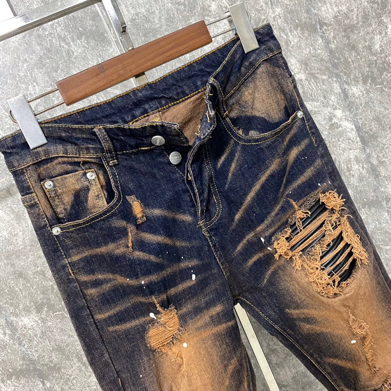 Quần jean màu nâu bẩn vá da đen cứng wash rách tua,quần bò amiri 4 cúc vá da nhăn đen chấm sơn phong cách boy phố