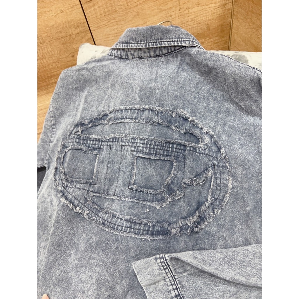 Áo sơ mi jean dáng croptop tay dài!