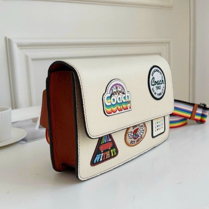 COACH Turner Flap Crossbody With Patches💥đeo chéo cực sang