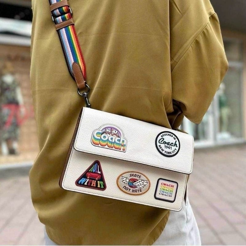 COACH Turner Flap Crossbody With Patches💥đeo chéo cực sang