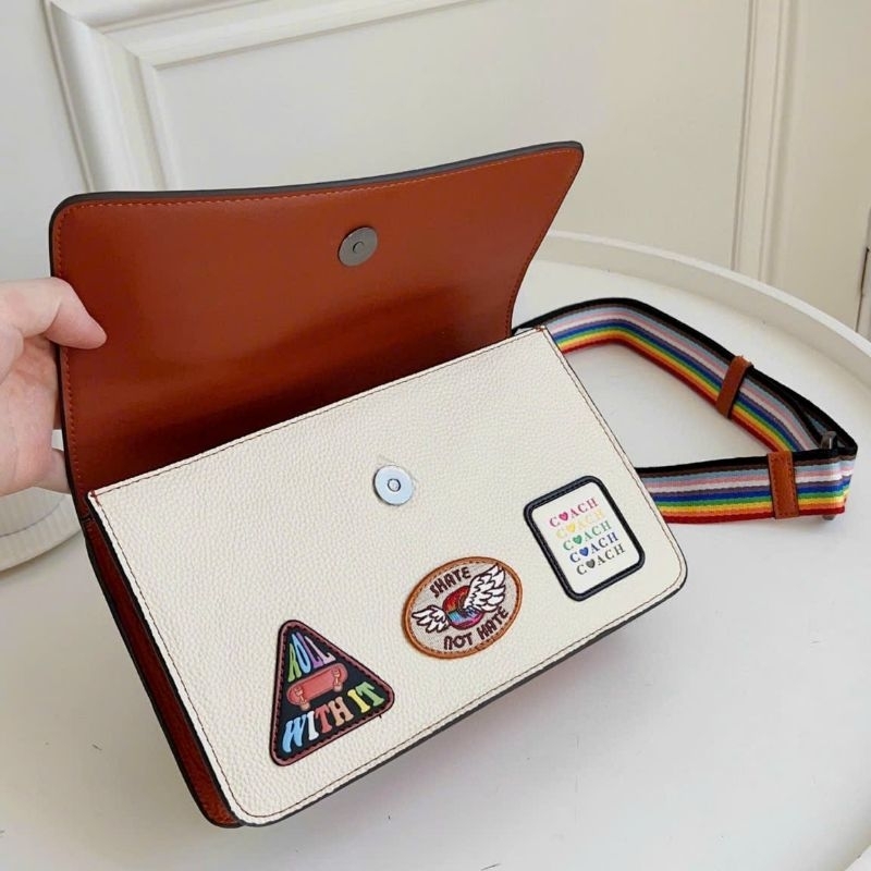 COACH Turner Flap Crossbody With Patches💥đeo chéo cực sang