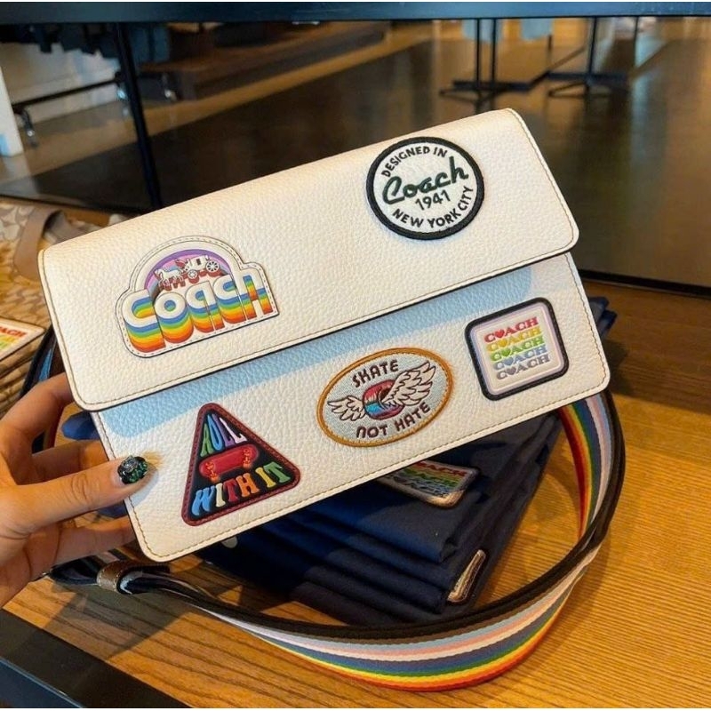 COACH Turner Flap Crossbody With Patches💥đeo chéo cực sang