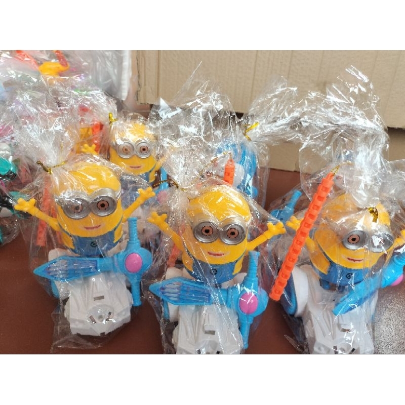 Đèn trung thu Minion và Đorêmon món quà ý nghĩa cho dịp trung thu