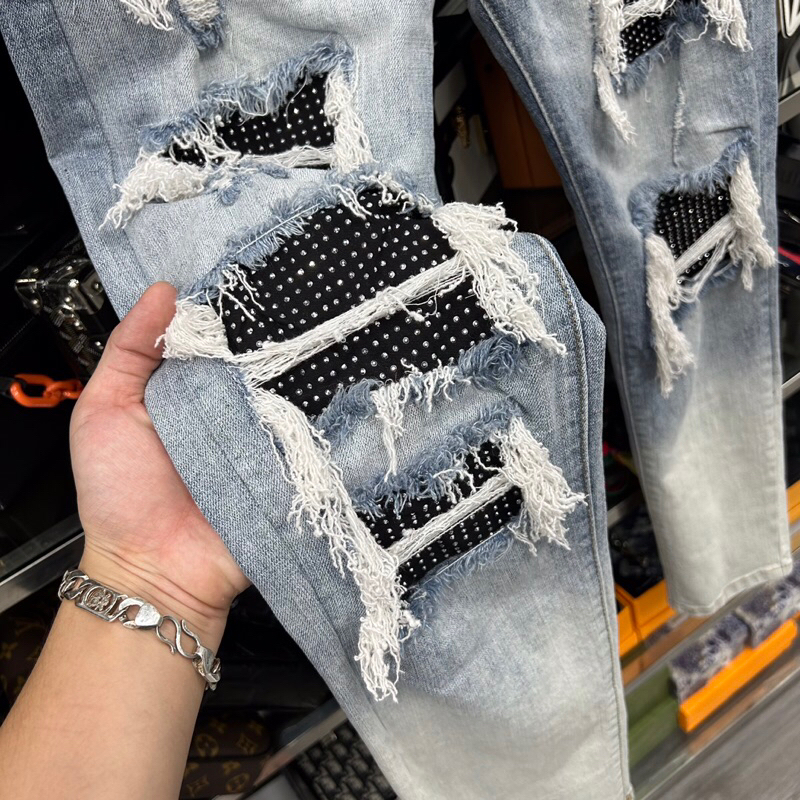 Quần jean xanh đính đá 4 cúc wash rách tua,quần bò amiri loang ống chân đính đá khâu viền phong cách boy phố