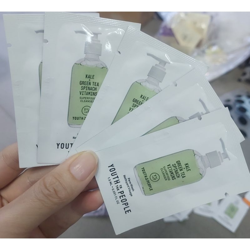 Sữa Rửa Mặt Kale + Green Tea Spinach Vitamins Superfood Cleanser