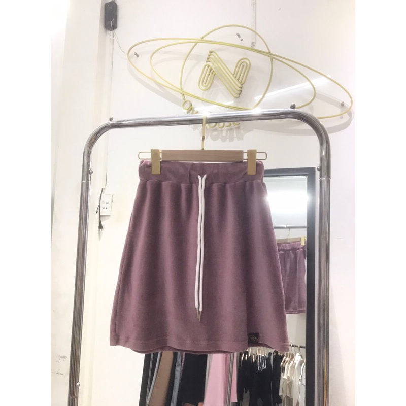 Chân váy chữ A chất thun nhung và chất da cá, dễ mix match với áo baby tee