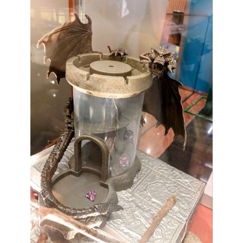 Ly nhựa rồng theo phim Dungeons and Dragons còn nguyên bọc, kích thước so với lon Pepsi 330ml