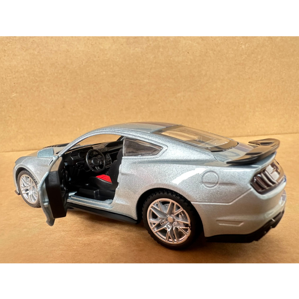 Xe mô hình xe Ford Mustang Shelby GT500 thể thao kim loại Tỉ lệ 1:32 Full tính năng Hiệu ứng ánh sáng và âm thanh