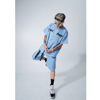 Set denim áo bóng chày và quần shorts hộp
