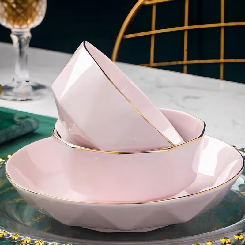 Chén ăn cơm bằng gốm sứ họa tiết kim cương màu hồng.