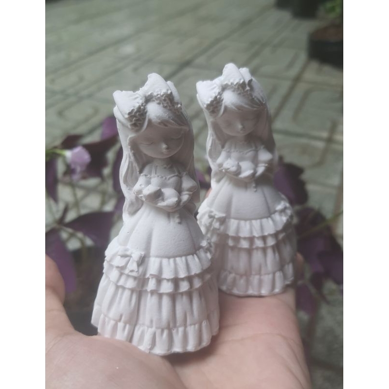TƯỢNG TÔ MÀU HÌNH CÔ GÁI. Saze 10cm.