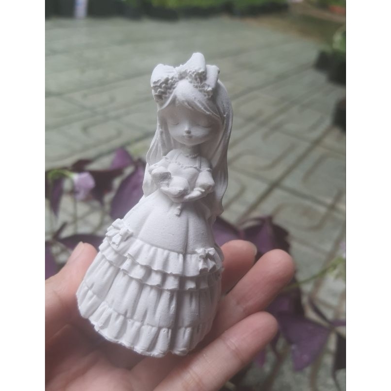 TƯỢNG TÔ MÀU HÌNH CÔ GÁI. Saze 10cm.