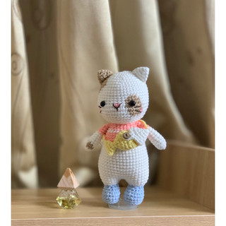 Bé Mèo đeo túi cá bằng len dễ thương