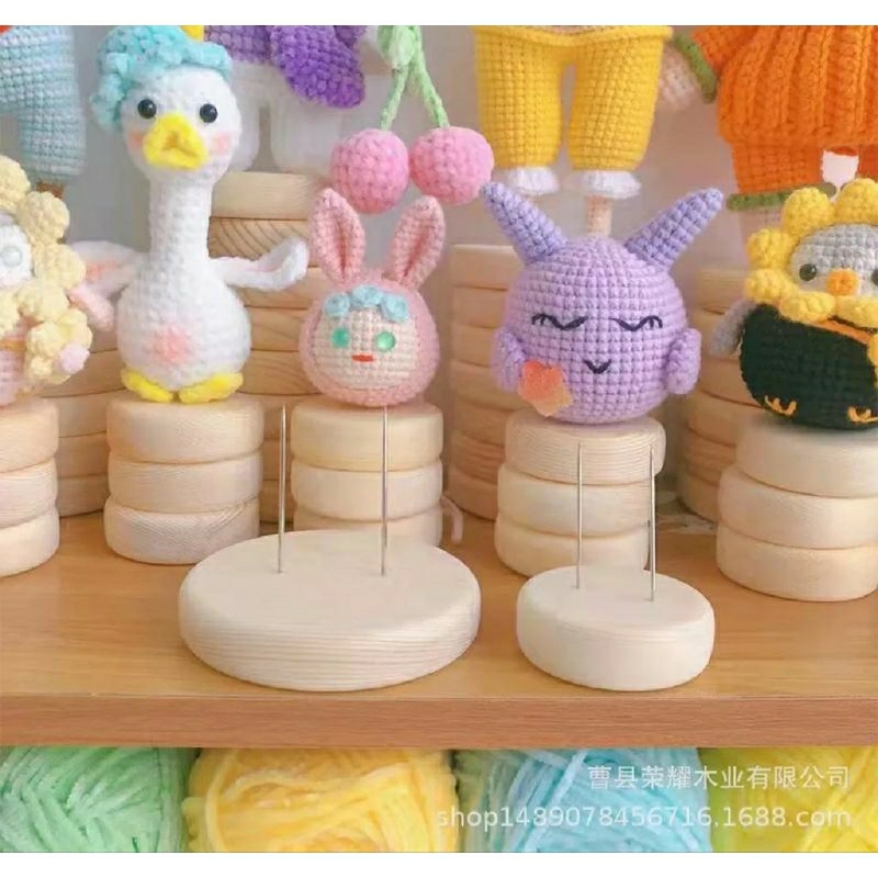 Đế Gỗ Trưng Bày Búp Bê, Thú Bông Len