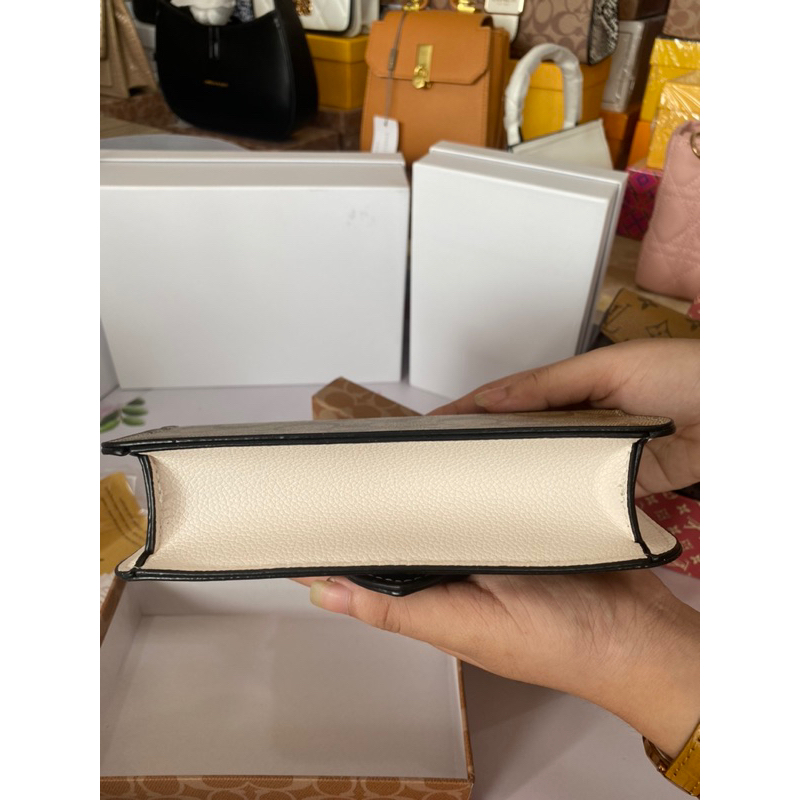 Túi Coach  lịch sự sang chảnh hàng nguyên seal có hộp làm quà tặng ok lắm nha!