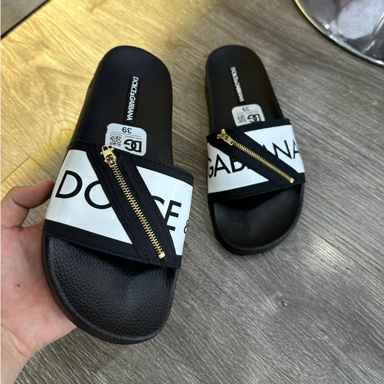Dép nam nữ hình khóa hót trend nhất hiện nay