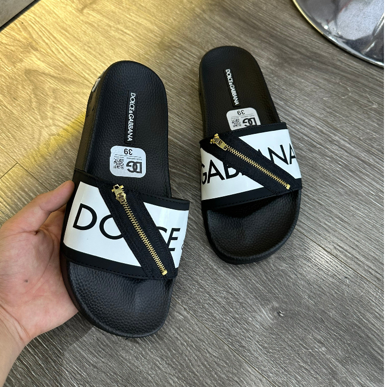 Dép nam nữ hình khóa hót trend nhất hiện nay