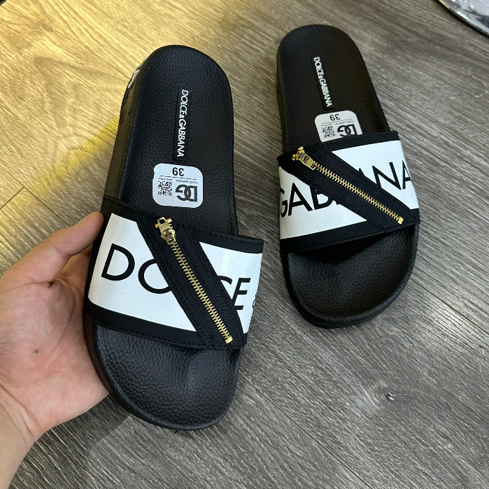 Dép nam nữ hình khóa hót trend nhất hiện nay