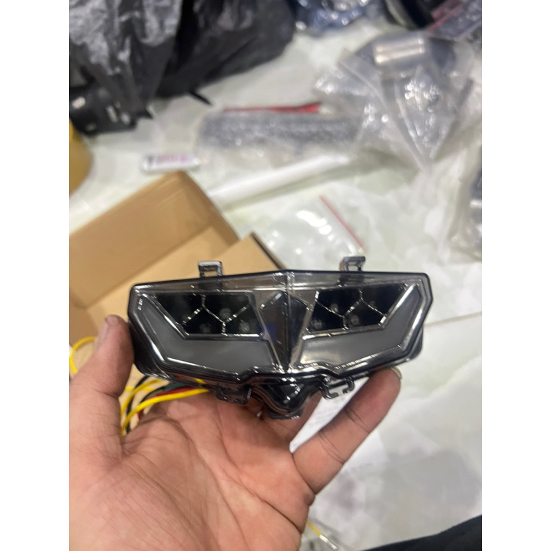 Đèn hậu tích hợp xi nhan cho xe yamaha MT15 MT-15 TFX