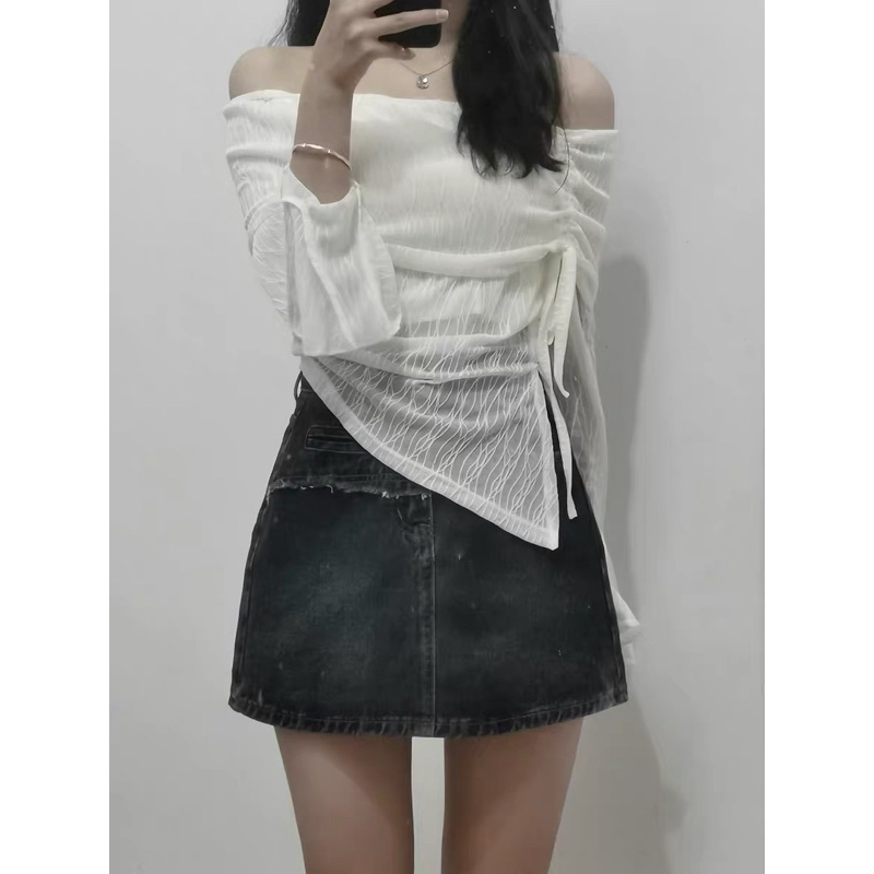 Áo trễ vai xẻ tà