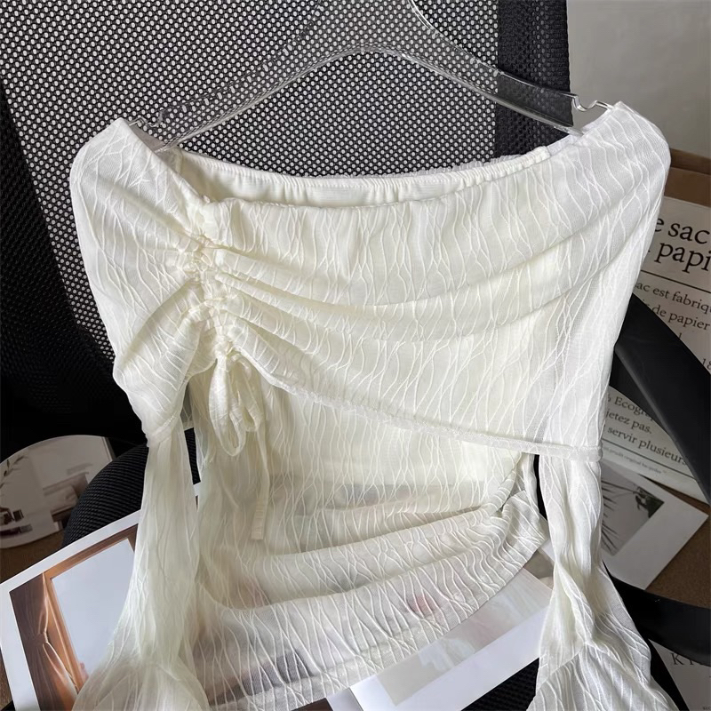 Áo trễ vai xẻ tà