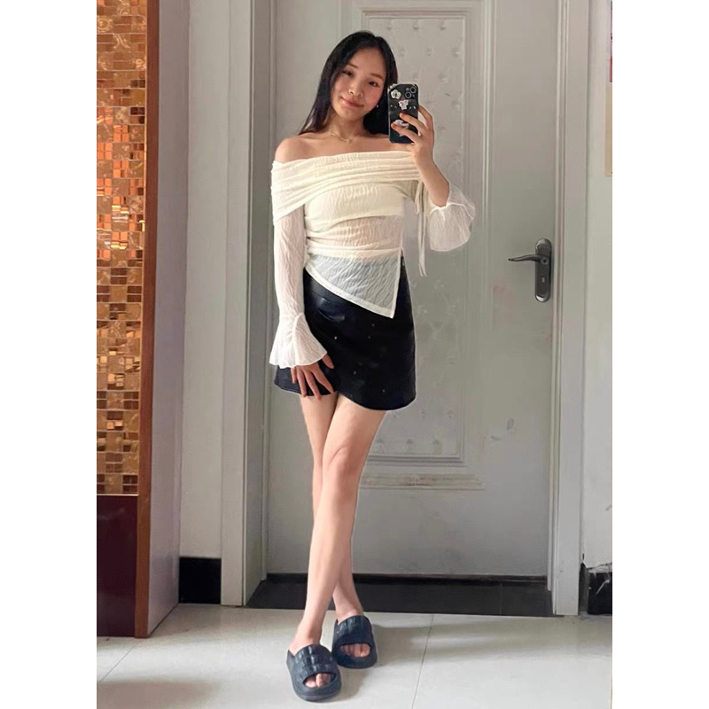 Áo trễ vai xẻ tà