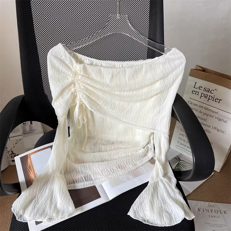 Áo trễ vai xẻ tà