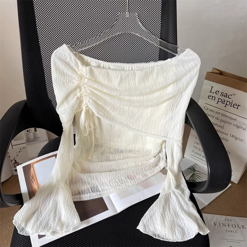 Áo trễ vai xẻ tà