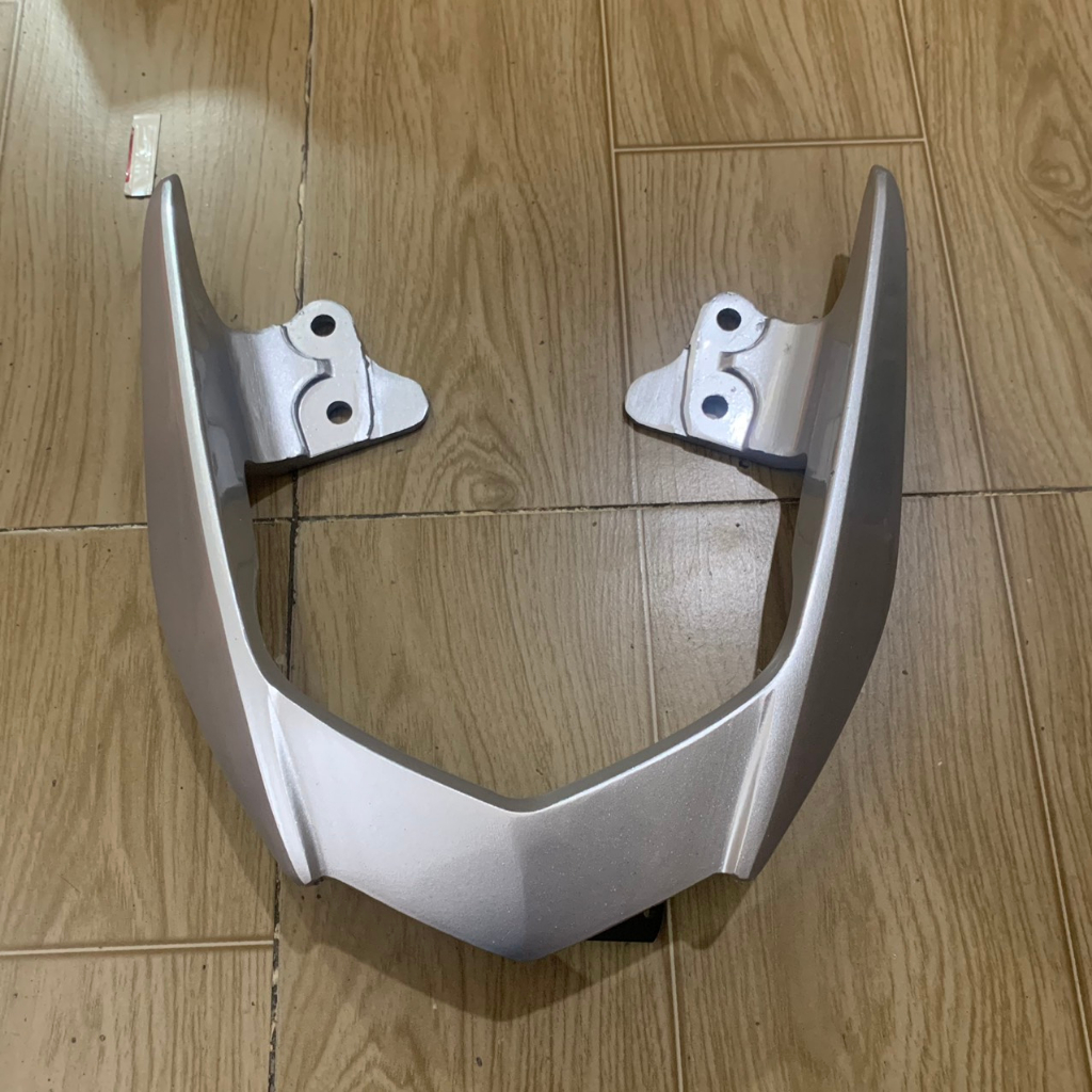 Cảng sau xe winner V1 màu bạc